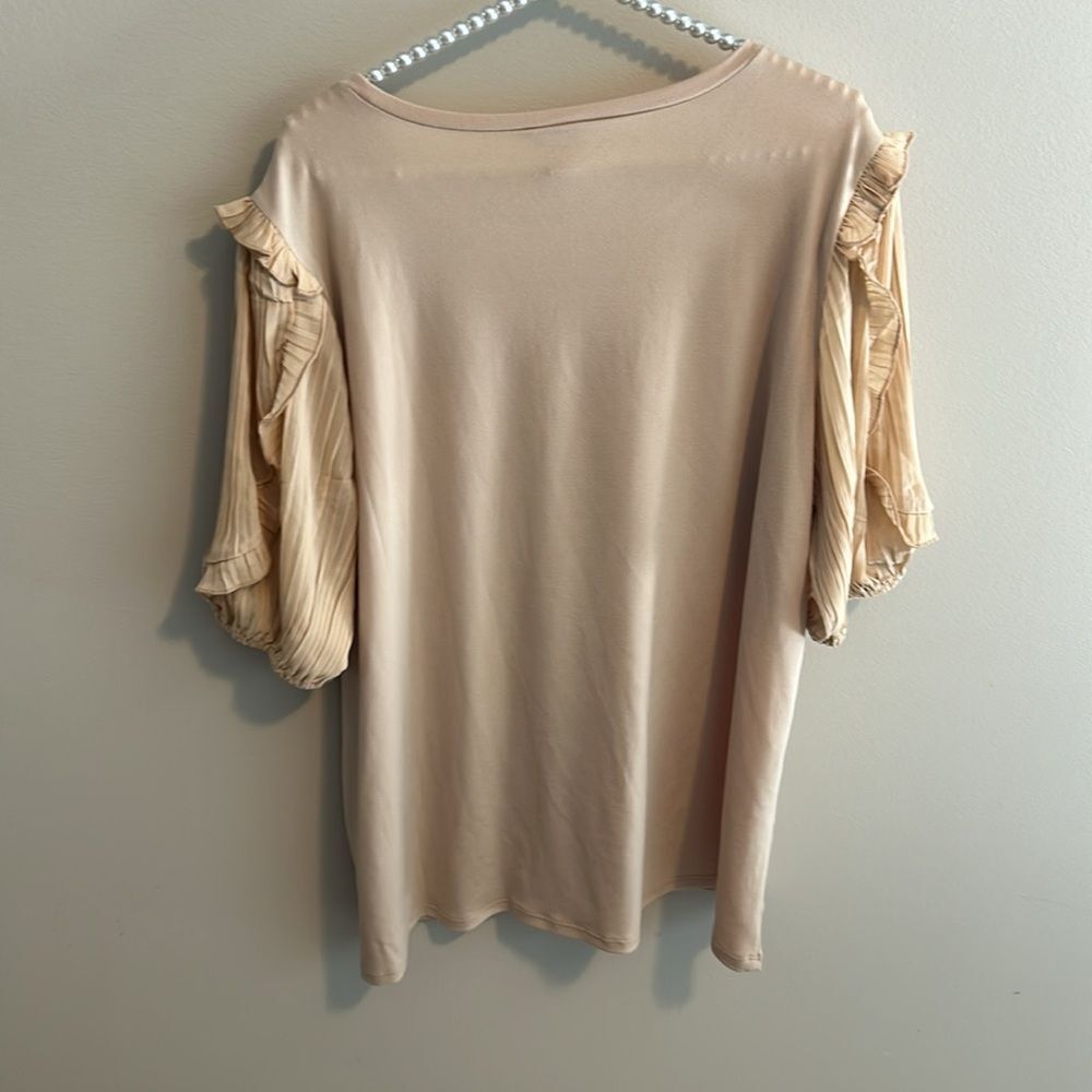 Cato Cream Top with Puffy Sleeves. Size 18/20W - Picture 5 of 5